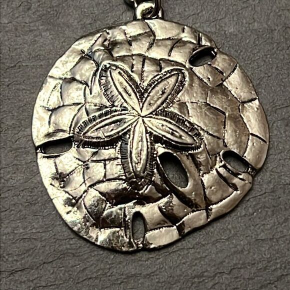 Vintage Sand Dollar Pendant Necklace Silver Tone on 24 inch chain - Picture 2 of 4